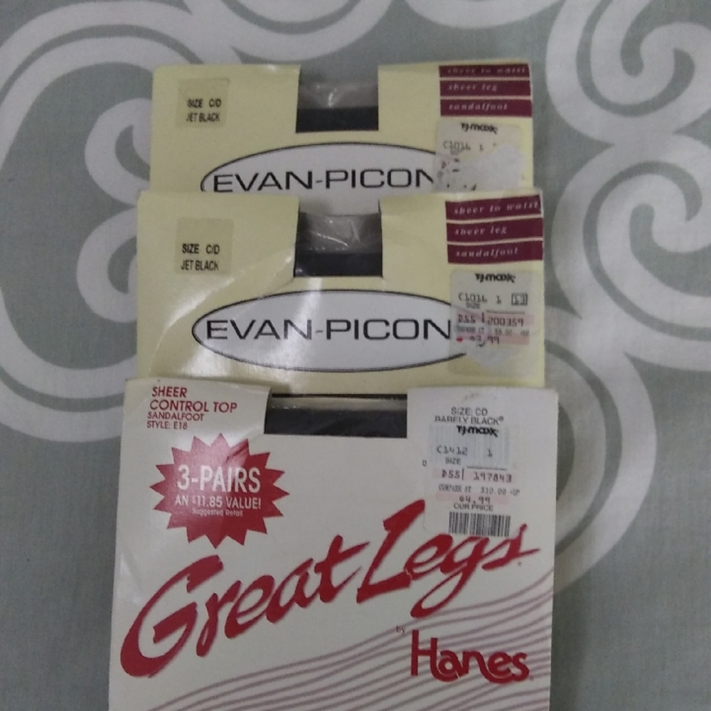 Evan Picone Black Hosiery Set
